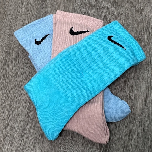 Nike 3 Pack Crew Socks - Light Blue, Rose Pink & Bright Blue - Size M - NWOT! - Picture 1 of 2